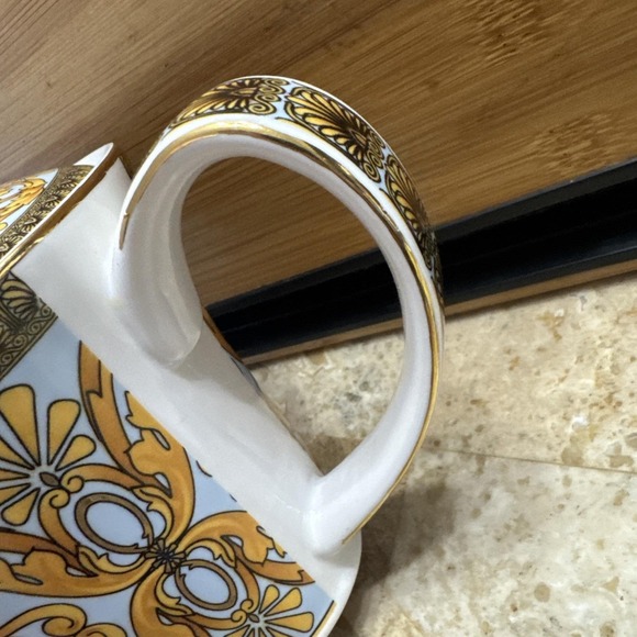 Beautiful Vintage Teapot - Picture 5 of 10